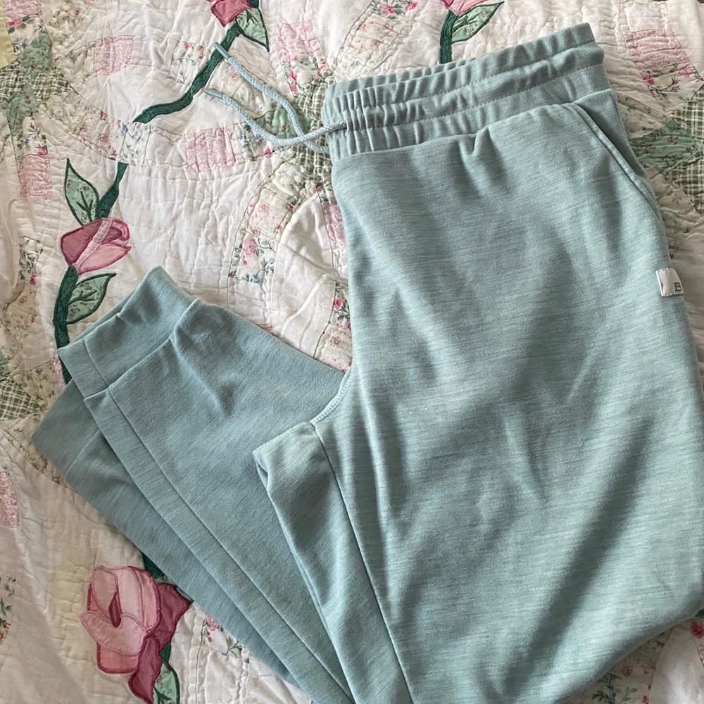 Avalanche Outdoor Supply Company.  Drawstring Joggers